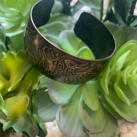 Vintage metal cuff bracelet Gold Tone-Deer/fauna motif. South Africa - Picture 3 of 6